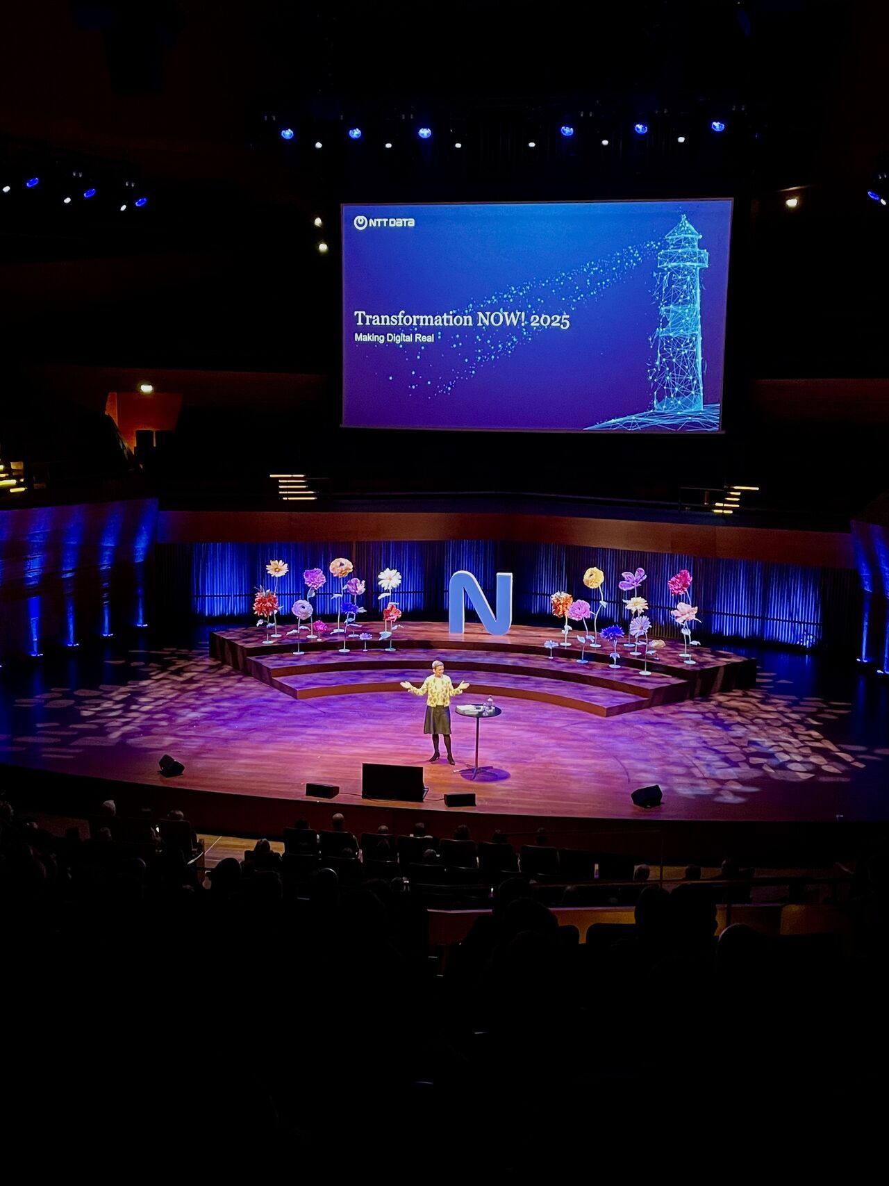 Keynote stage Transformation NOW!